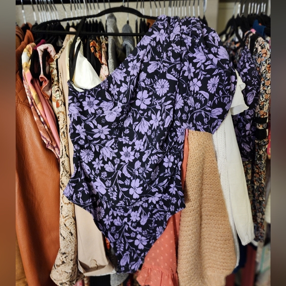 NWT ▪︎FREE PEOPLE▪︎ Somethin Bout You Purple Puff Sleeve One-Shoulder Bodysuit - Picture 3 of 6